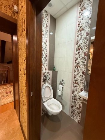 Купить четырехкомнатную квартиру в Новосибирской области. Вариант № 8070281, 32, площадь -  квм, цена 25000000 рублей