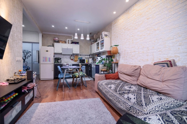 Купить двухкомнатную квартиру на улице Лиственная в Новосибирской области. Вариант № 3852186, 28, площадь -  квм, цена 5999000 рублей