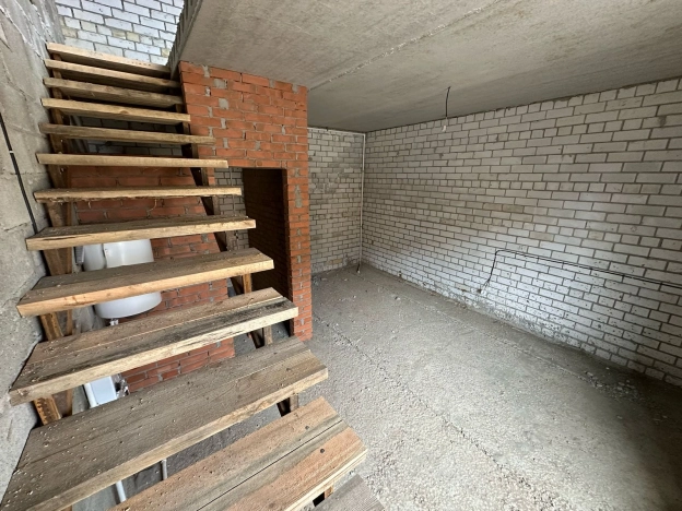 Купить двухкомнатную квартиру на вторичке в Микрорайоне 4-й, Элиста в Элисте. Вариант № 33769, 3, площадь -  квм, цена 3100000 рублей