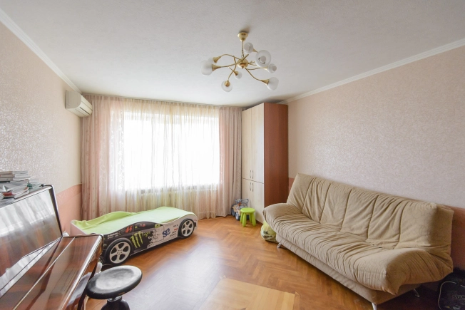 Купить трехкомнатную квартиру в районе Кировский в Ростове-на-Дону. Вариант № 26209, 12, площадь -  квм, цена 16500000 рублей