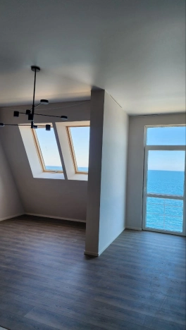 Купить трехкомнатную квартиру на улице набережная Пушкина в Республике Крым. Вариант № 16302, 6, площадь -  квм, цена 11500000 рублей