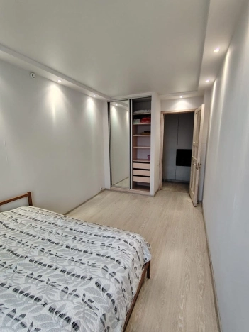 Снять квартиру на улице Кирова в Новосибирске. Вариант № 9454825, 5, площадь -  квм, цена 40000 рублей