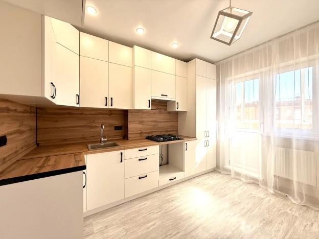 Купить однокомнатную квартиру в Калужской области. Вариант № 6211658, 7, площадь -  квм, цена 4399999 рублей