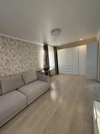 Купить однокомнатную квартиру в Новосибирской области. Вариант № 8364103, 4, площадь -  квм, цена 4300000 рублей