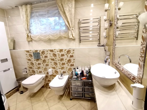 Купить четырехкомнатную квартиру в районе Октябрьский в Новосибирске. Вариант № 6334, 12, площадь -  квм, цена 17500000 рублей