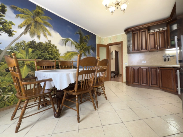 Купить четырехкомнатную квартиру в Московской области. Вариант № 9835777, 3, площадь -  квм, цена 15000000 рублей