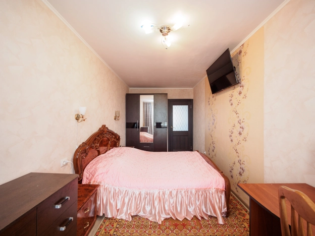 Купить трехкомнатную квартиру в Омске. Вариант № 8359067, 5, площадь -  квм, цена 5870000 рублей