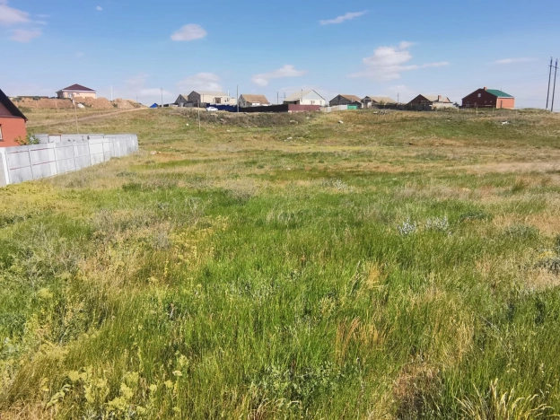 Купить земельный участок на улице Заречная в Республике Калмыкия. Вариант № 8949, 5, площадь -  квм, цена 250000 рублей