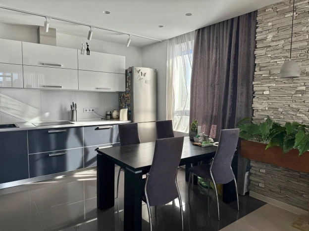 Купить квартиру на улице Ангарская в Волгограде. Вариант № 5465508, 2, площадь -  квм, цена 9950000 рублей