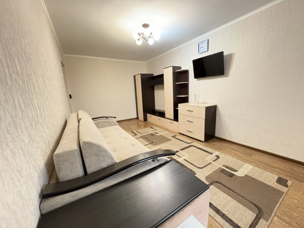 Купить двухкомнатную квартиру в Октябрьском. Вариант № 2156853, 3, площадь -  квм, цена 3370000 рублей