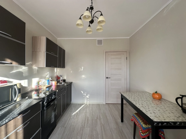 Купить двухкомнатную квартиру в Микрорайоне 15-й, Ангарск в Ангарске. Вариант № 33474, 1, площадь -  квм, цена 5500000 рублей