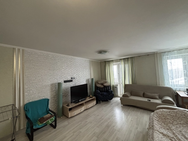 Купить Студию в Омске. Вариант № 2527548, 14, площадь -  квм, цена 4200000 рублей