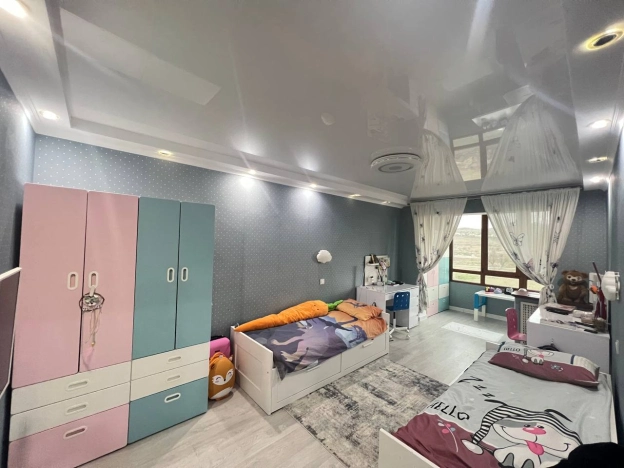 Купить трехкомнатную квартиру в Керчи. Вариант № 23566, 5, площадь - квм, цена 10400000 рублей