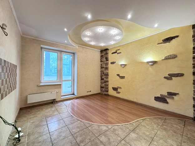 Купить трехкомнатную квартиру на улице Московское шоссе в Санкт-Петербурге. Вариант № 2527297, 5, площадь -  квм, цена 23650000 рублей