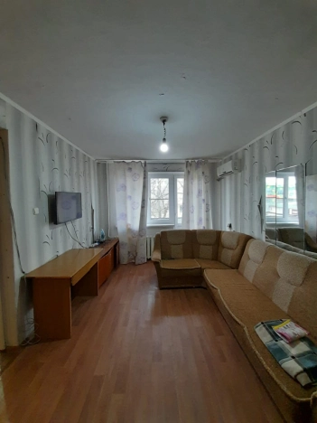 Купить трехкомнатную квартиру на вторичке в Микрорайоне 8-й, Элиста в Элисте. Вариант № 6152, 1, площадь -  квм, цена 4100000 рублей