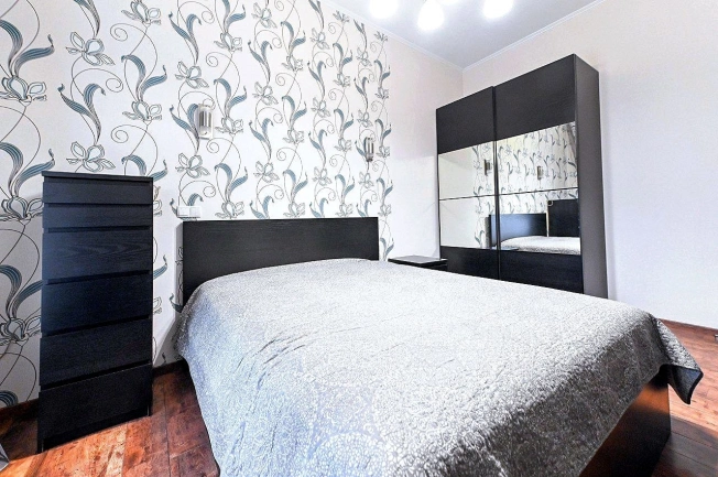 Купить трехкомнатную квартиру в Ростовской области. Вариант № 9589895, 4, площадь -  квм, цена 15500000 рублей