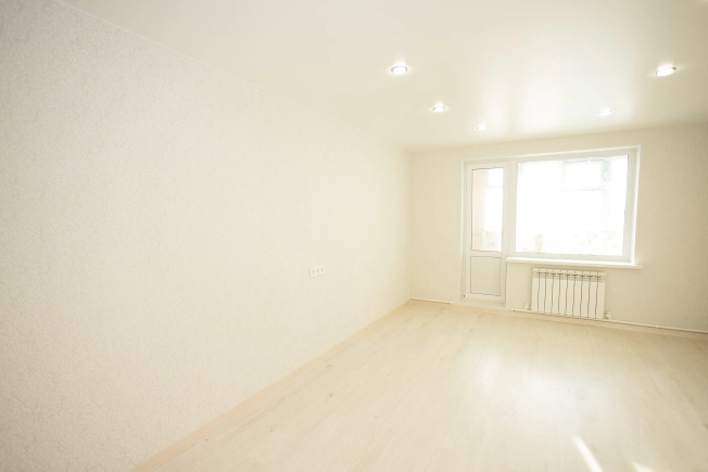 Купить четырехкомнатную квартиру в Омской области. Вариант № 9492224, 16, площадь -  квм, цена 4000000 рублей