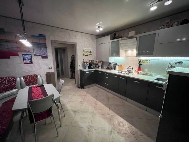 Купить трехкомнатную квартиру в Светлогорске. Вариант № 4321, 5, площадь -  квм, цена 18350000 рублей