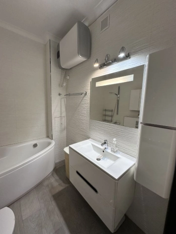 Купить трехкомнатную квартиру в Ростовской области. Вариант № 8428443, 18, площадь -  квм, цена 23000000 рублей