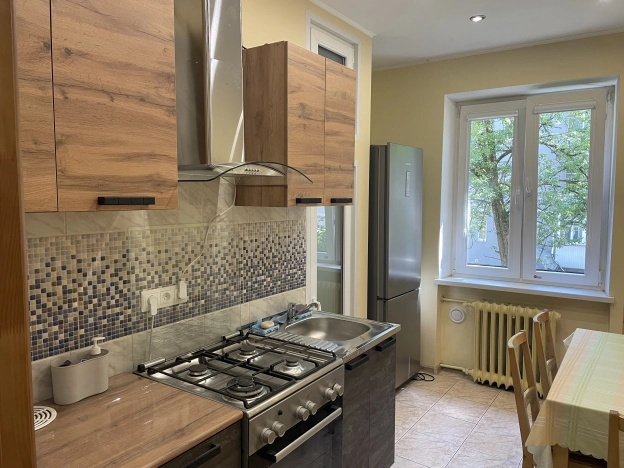 . Вариант № 243790, 13, площадь - 92 квм, цена 50000 рублей