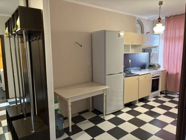 Купить однокомнатную квартиру в районе Кировский в Ростове-на-Дону. Вариант № 9101587, 3, площадь -  квм, цена 7500000 рублей