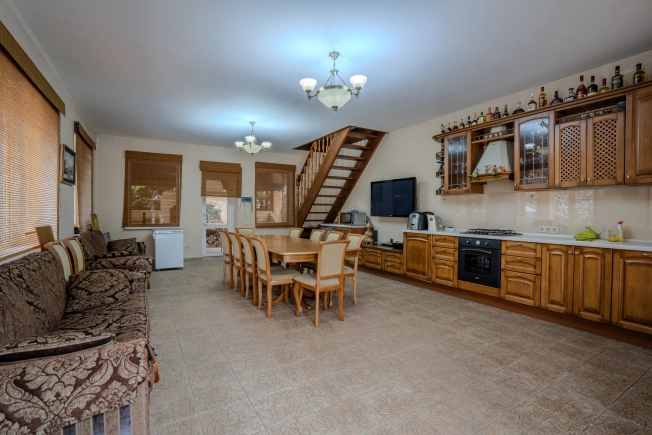 Купить дом в Москве. Вариант № 9148977, 34, площадь - квм, цена 75000000 рублей