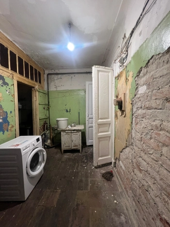 Купить трехкомнатную квартиру у метро Горьковская в Санкт-Петербурге. Вариант № 5528034, 12, площадь -  квм, цена 18100000 рублей