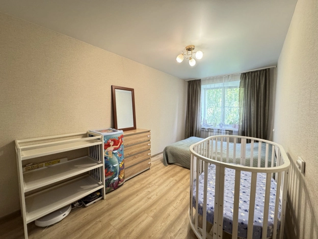 Купить квартиру в районе Дзержинский в Новосибирске. Вариант № 521679, 6, площадь -  квм, цена 4450000 рублей