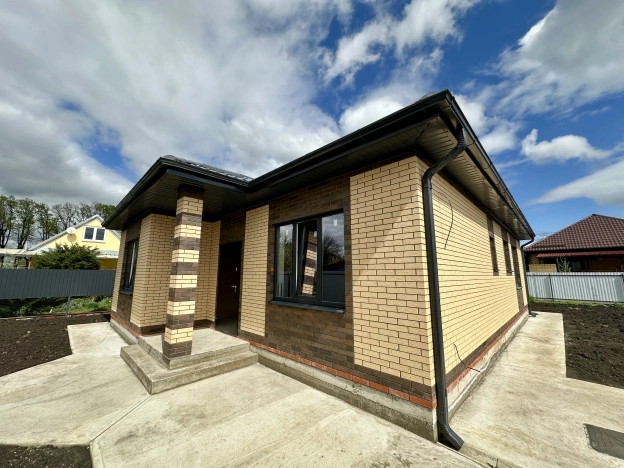 Купить дом на улице Цветочная в Краснодаре. Вариант № 34931, 0, площадь -  квм, цена 8250000 рублей