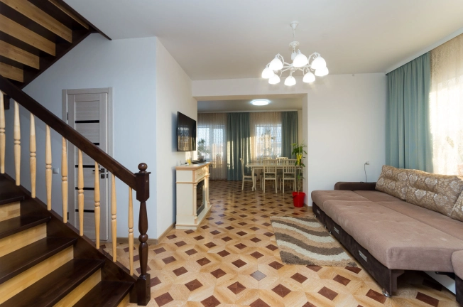 Купить дом на улице Карла Маркса в Тюменской области. Вариант № 1235, 28, площадь -  квм, цена 10000000 рублей