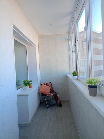 Купить двухкомнатную квартиру на улице Перелёта в Омске. Вариант № 8599, 14, площадь -  квм, цена 9150000 рублей