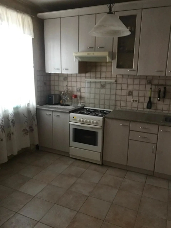 Купить трехкомнатную квартиру в Ростовской области. Вариант № 10470859, 6, площадь -  квм, цена 7850000 рублей