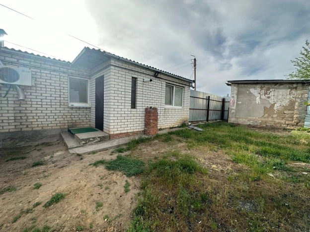 Купить трехкомнатную квартиру на вторичке в Микрорайоне 8-й, Элиста в Элисте. Вариант № 25500, 10, площадь -  квм, цена 4200000 рублей