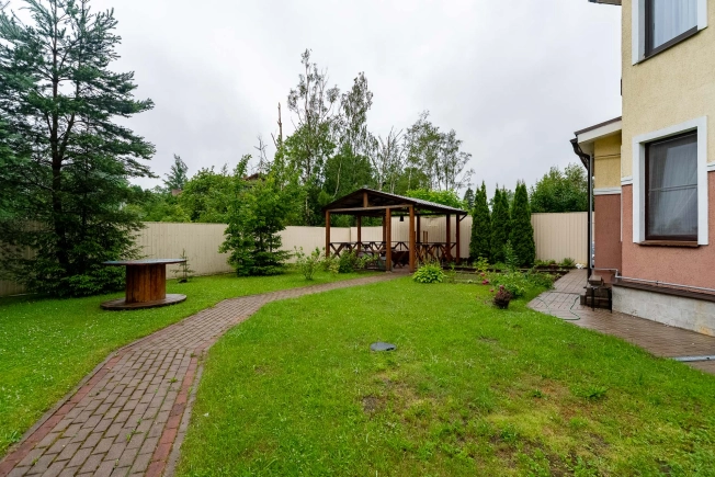 Купить таунхаус в Ленинградской области. Вариант № 58398, 43, площадь -  квм, цена 90000000 рублей