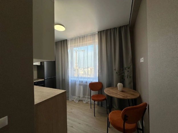 Купить однокомнатную квартиру в Ростовской области. Вариант № 9317658, 8, площадь -  квм, цена 6950000 рублей