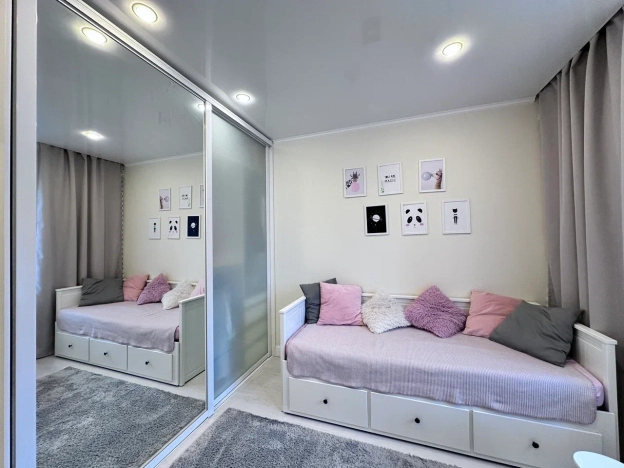 Купить трехкомнатную квартиру в районе Приморский в Санкт-Петербурге. Вариант № 7497658, 9, площадь -  квм, цена 23450000 рублей