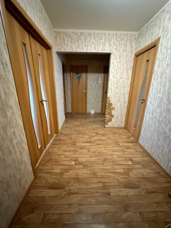 Купить трехкомнатную квартиру на вторичке в Микрорайоне 8-й, Элиста в Элисте. Вариант № 14355, 0, площадь -  квм, цена 4500000 рублей