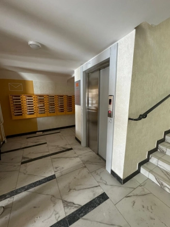 Купить двухкомнатную квартиру в Новосибирской области. Вариант № 10471259, 8, площадь -  квм, цена 6200000 рублей