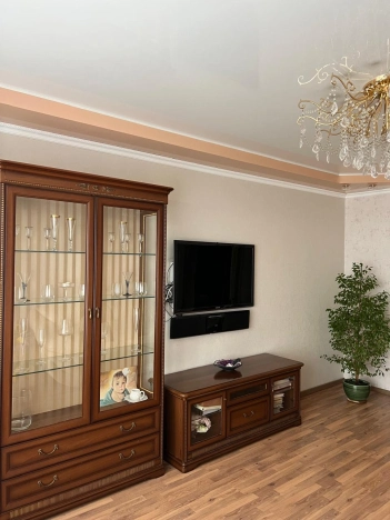 Купить трехкомнатную квартиру в районе Ленинский в Новосибирске. Вариант № 39074, 7, площадь -  квм, цена 11800000 рублей