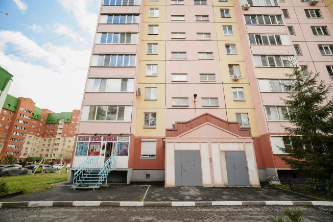 Купить двухкомнатную квартиру в Омске. Вариант № 6816396, 24, площадь -  квм, цена 6850000 рублей