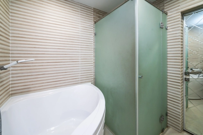 Купить четырехкомнатную квартиру в Краснодаре. Вариант № 525870, 12, площадь -  квм, цена 13200000 рублей