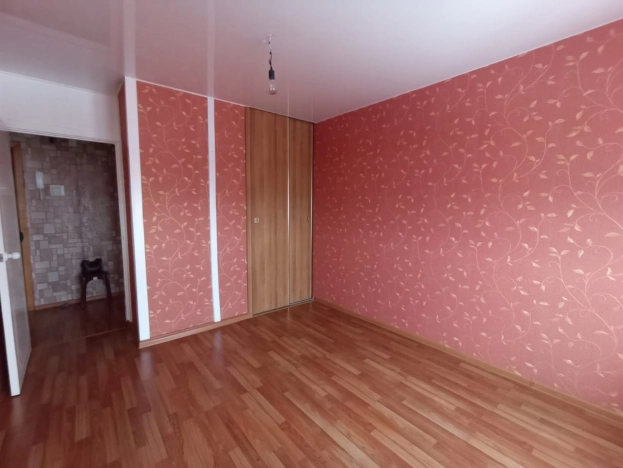 Купить трехкомнатную квартиру в Новосибирске. Вариант № 9429935, 9, площадь -  квм, цена 6000000 рублей