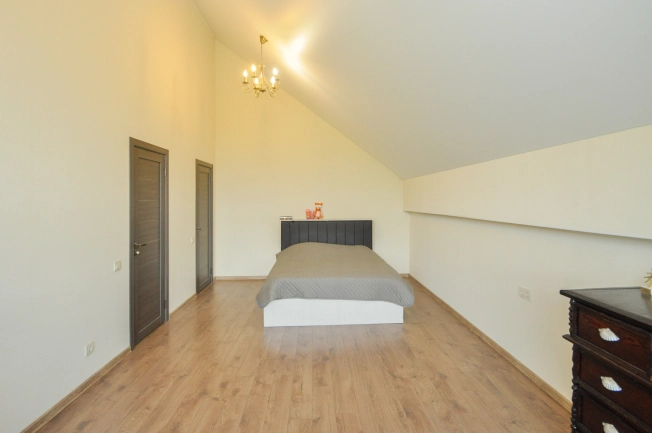 Купить четырехкомнатную квартиру в Новосибирской области. Вариант № 330510, 13, площадь -  квм, цена 14000000 рублей