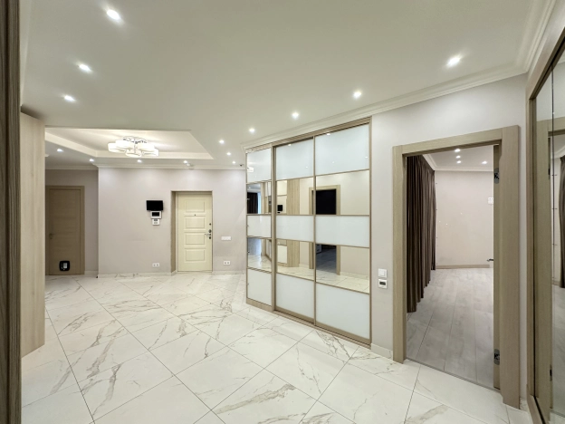 Купить четырехкомнатную квартиру в районе Сокол в Москве. Вариант № 32658, 18, площадь -  квм, цена 40000000 рублей