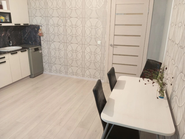 Купить квартиру в Тобольске. Вариант № 2077713, 4, площадь -  квм, цена 7200000 рублей