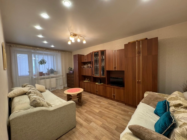 Купить однокомнатную квартиру на улице Серафимовича в Новосибирске. Вариант № 4014985, 1, площадь -  квм, цена 3700000 рублей