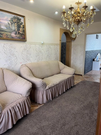 Купить трехкомнатную квартиру в районе Дзержинский в Новосибирске. Вариант № 2194315, 4, площадь -  квм, цена 5500000 рублей