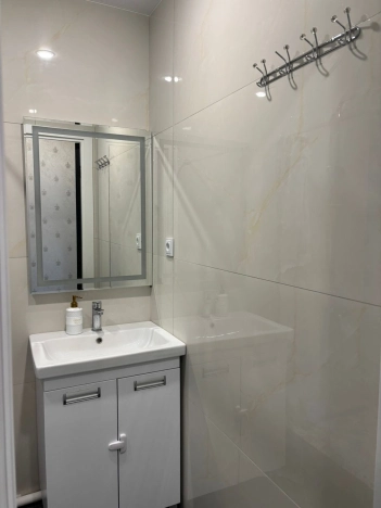 Купить трехкомнатную квартиру в районе Калининский в Новосибирске. Вариант № 3885222, 2, площадь -  квм, цена 6550000 рублей