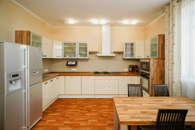 Купить дом в Микрорайоне Порт-Артур в Омске. Вариант № 6134669, 9, площадь -  квм, цена 60000000 рублей