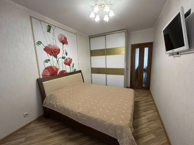 Купить трехкомнатную квартиру в Ростовской области. Вариант № 9322551, 8, площадь -  квм, цена 11000000 рублей